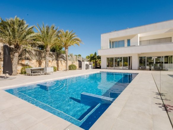 5 Bedroom 6 Bathroom Villa in Orihuela Costa - Caza De Casa