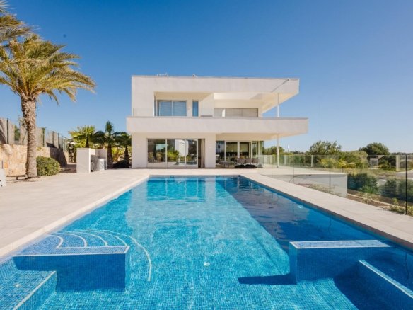 5 Bedroom 6 Bathroom Villa in Orihuela Costa - Caza De Casa