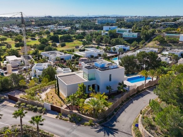 5 Bedroom 6 Bathroom Villa in Orihuela Costa - Caza De Casa