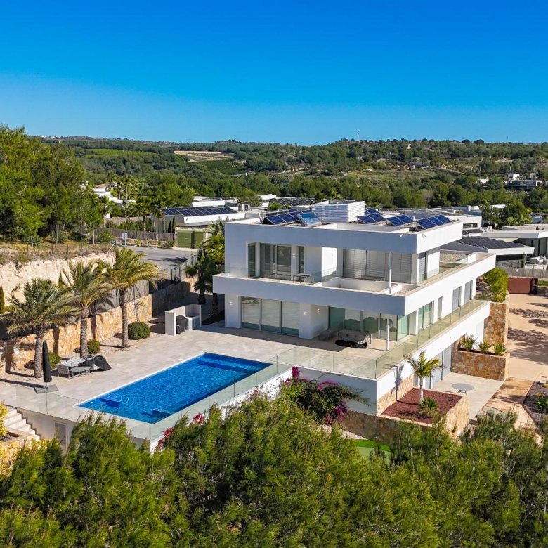 5 Bedroom 6 Bathroom Villa in Orihuela Costa - Caza De Casa