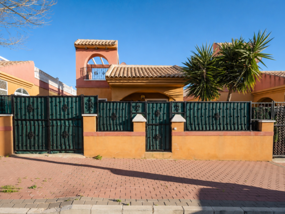 2 Bed 2 Bath Villa in Torrevieja - Caza De Casa