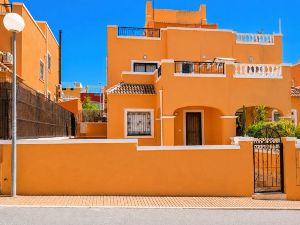3 Bedroom 2 Bathroom Villa in Orihuela Costa - Caza De Casa