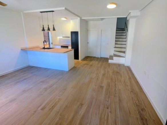 3 Bedroom 2 Bathroom Villa in Orihuela Costa - Caza De Casa