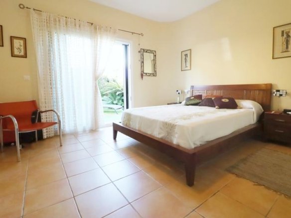 3 Bedroom 2 Bathroom Villa in Oliva - Caza De Casa
