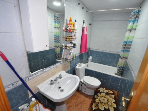 6 Bedroom 3 Bathroom Town House in Pinoso - Caza De Casa