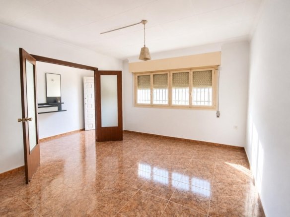 4 Bedroom 2 Bathroom Town House in Pinoso - Caza De Casa