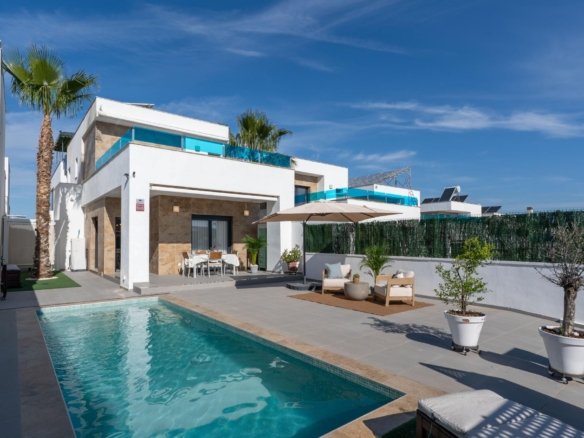 3 Bed 3 Bath Villa in Bigastro - Caza De Casa
