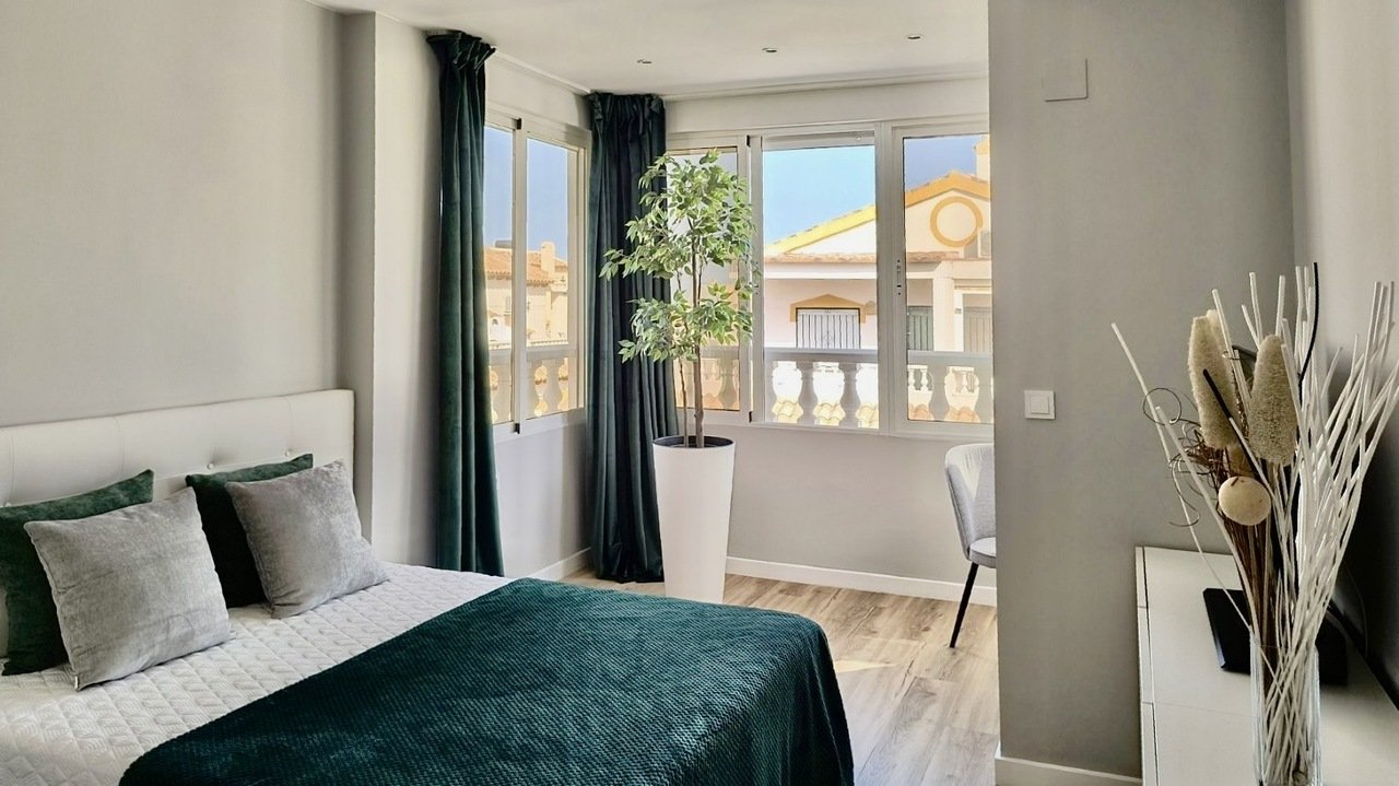 3 Bed 2 Bath Town House in Los Altos - Caza De Casa