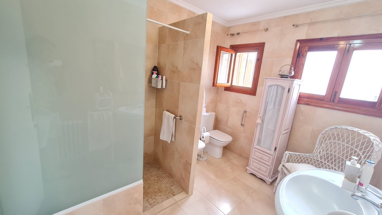 4 Bedroom 3 Bathroom Town House in Elda - Caza De Casa