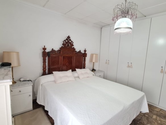 4 Bedroom 3 Bathroom Town House in Elda - Caza De Casa