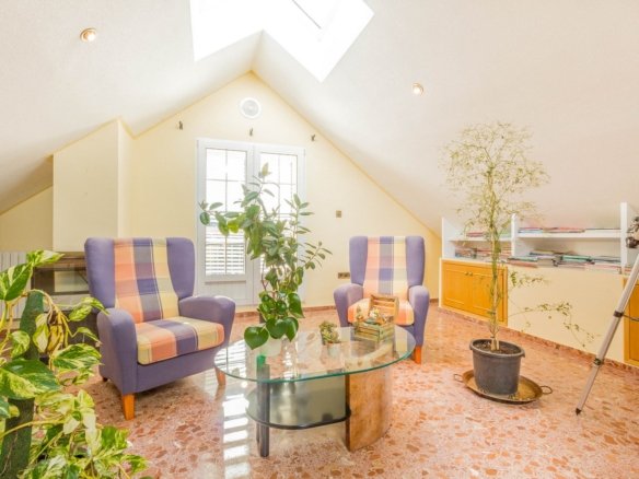 7 Bedroom 3 Bathroom Villa in Yecla - Caza De Casa