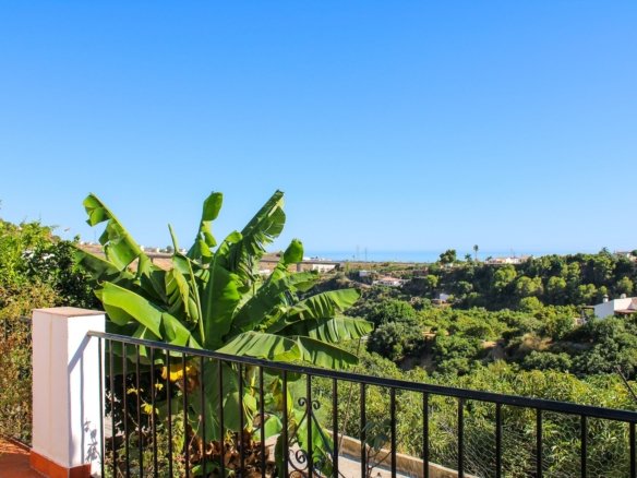 4 Bedroom 2 Bathroom Villa in Nerja - Caza De Casa