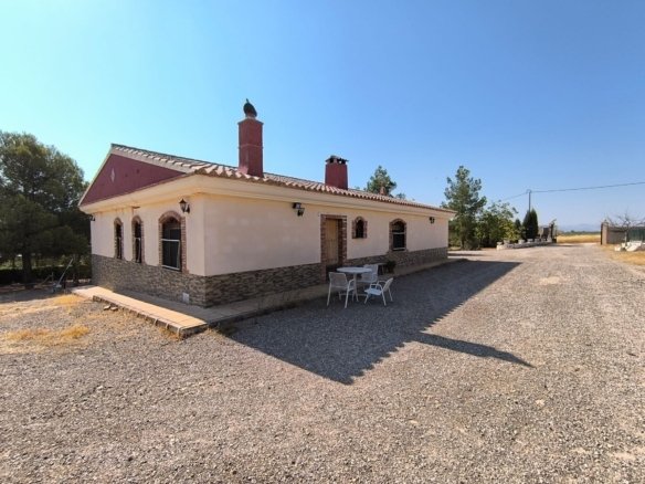 5 Bedroom 3 Bathroom Villa in Jumilla - Caza De Casa