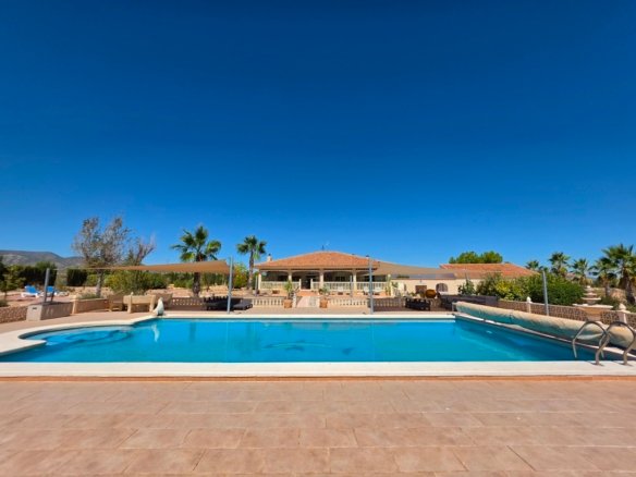 4 Bedroom 4 Bathroom Villa in Pinoso - Caza De Casa