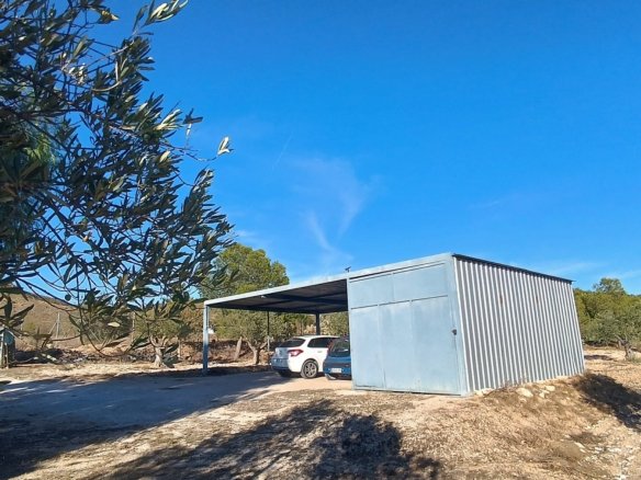 5 Bedroom 2 Bathroom Country House in Yecla - Caza De Casa