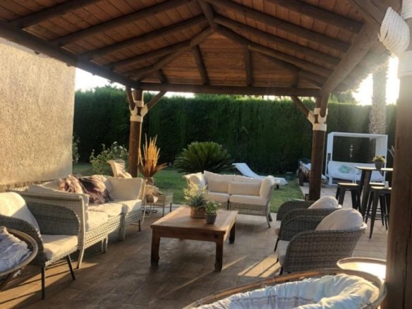 4 Bedroom 3 Bathroom Villa in Elda - Caza De Casa