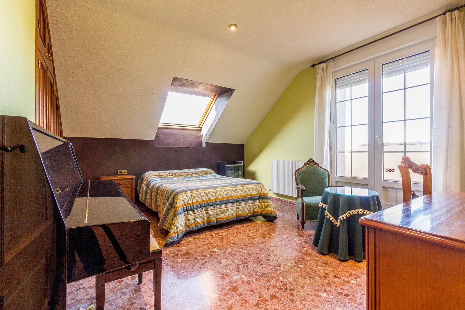 7 Bedroom 3 Bathroom Villa in Yecla - Caza De Casa