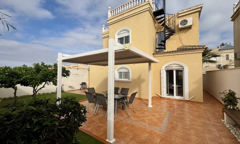 2e5a85a9-img-6582 4 Bedroom 2 Bathroom Villa in Torrevieja - Caza De Casa