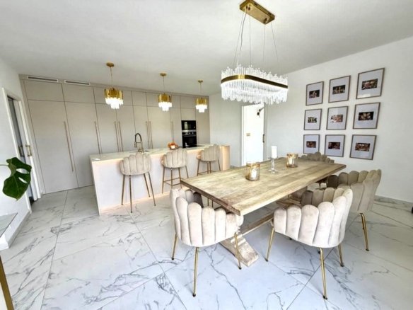 6 Bed 2 Bath Villa in Villamartin - Caza De Casa