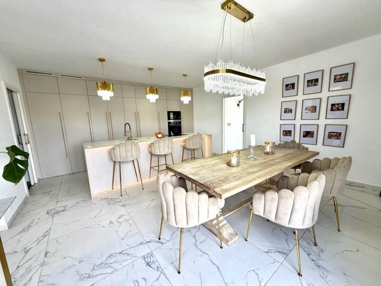 6 Bed 2 Bath Villa in Villamartin - Caza De Casa