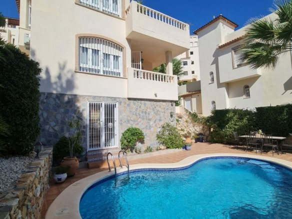 3 Bedroom 2 Bathroom Villa in Orihuela Costa - Caza De Casa