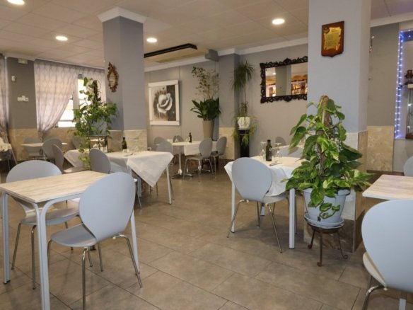 2 Bath Commercial in Torrevieja - Caza De Casa