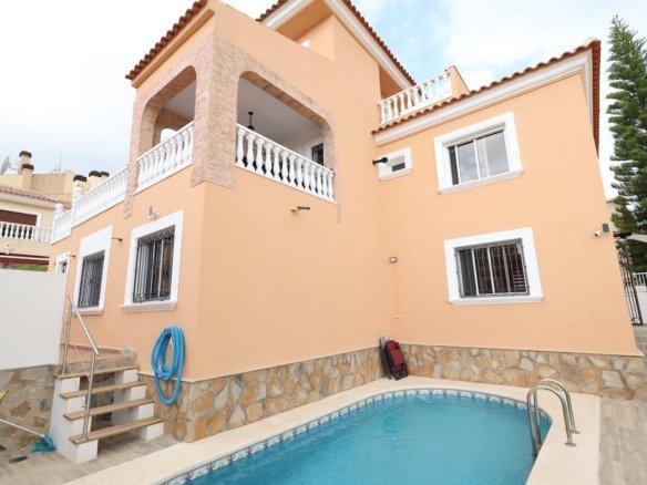 5 Bed 3 Bath Villa in San Miguel de Salinas - Caza De Casa