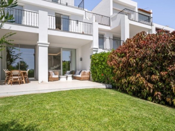 4 Bedroom 4 Bathroom Town House in Benahavís - Caza De Casa