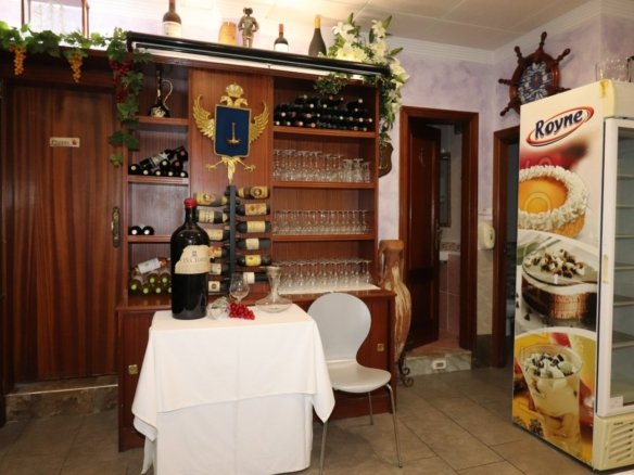 2 Bath Commercial in Torrevieja - Caza De Casa