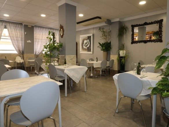 2 Bath Commercial in Torrevieja - Caza De Casa