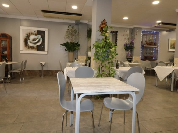 2 Bath Commercial in Torrevieja - Caza De Casa