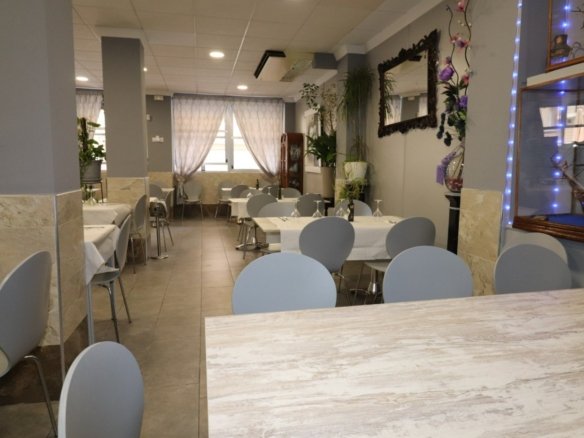 2 Bath Commercial in Torrevieja - Caza De Casa