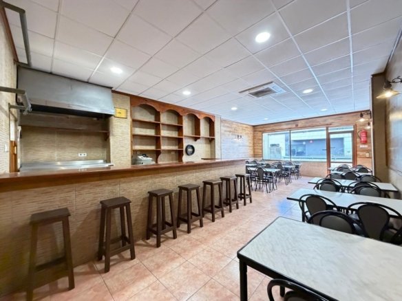 2 Bath Commercial in Torrevieja - Caza De Casa
