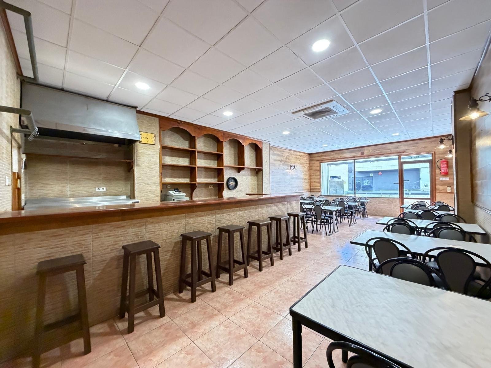 2 Bath Commercial in Torrevieja - Caza De Casa