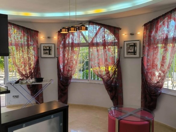 5 Bedroom 2 Bathroom Villa in Torrevieja - Caza De Casa