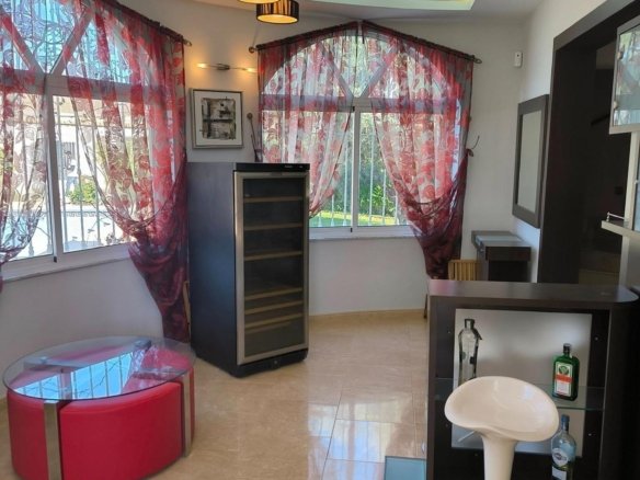 5 Bedroom 2 Bathroom Villa in Torrevieja - Caza De Casa