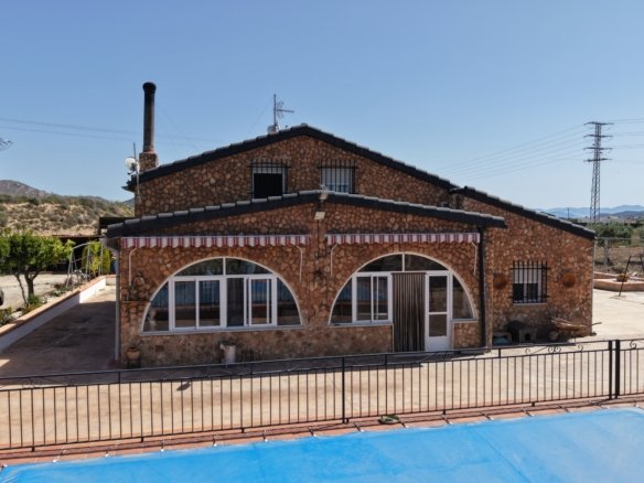 6 Bedroom 3 Bathroom Country House in Yecla - Caza De Casa