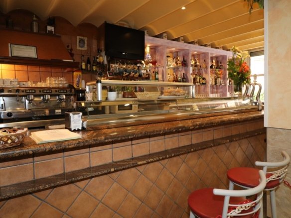 2 Bath Commercial in Torrevieja - Caza De Casa