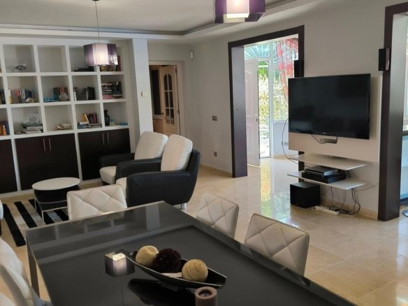 5 Bedroom 2 Bathroom Villa in Torrevieja - Caza De Casa