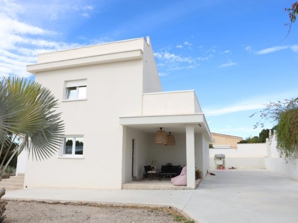 5 Bedroom 3 Bathroom Villa in Ciudad Quesada - Caza De Casa