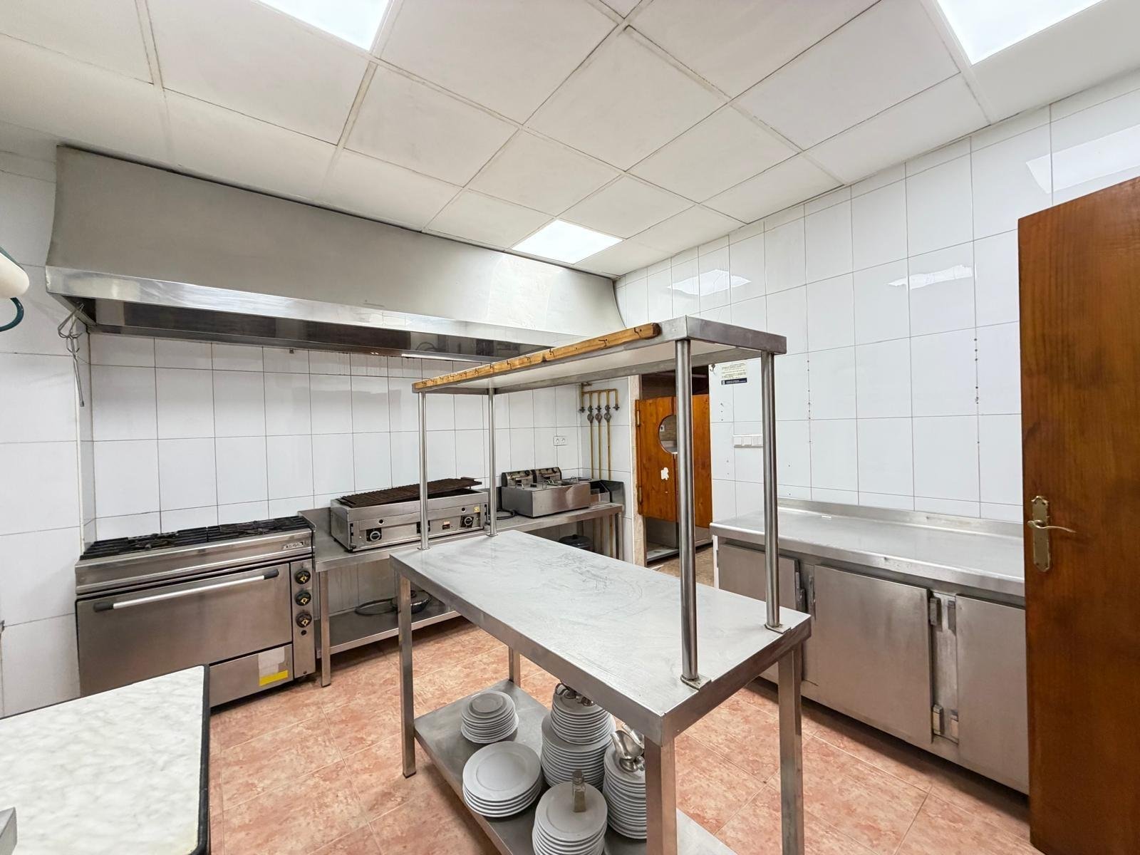 2 Bath Commercial in Torrevieja - Caza De Casa