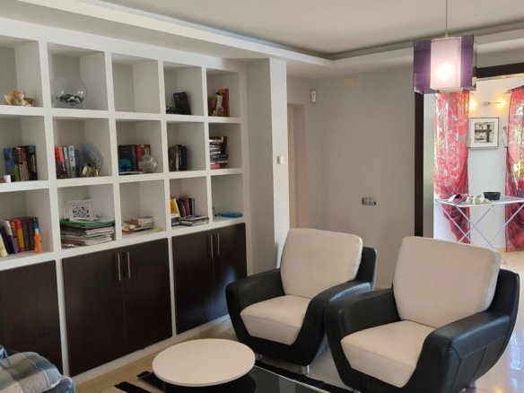 5 Bedroom 2 Bathroom Villa in Torrevieja - Caza De Casa