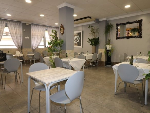 2 Bath Commercial in Torrevieja - Caza De Casa