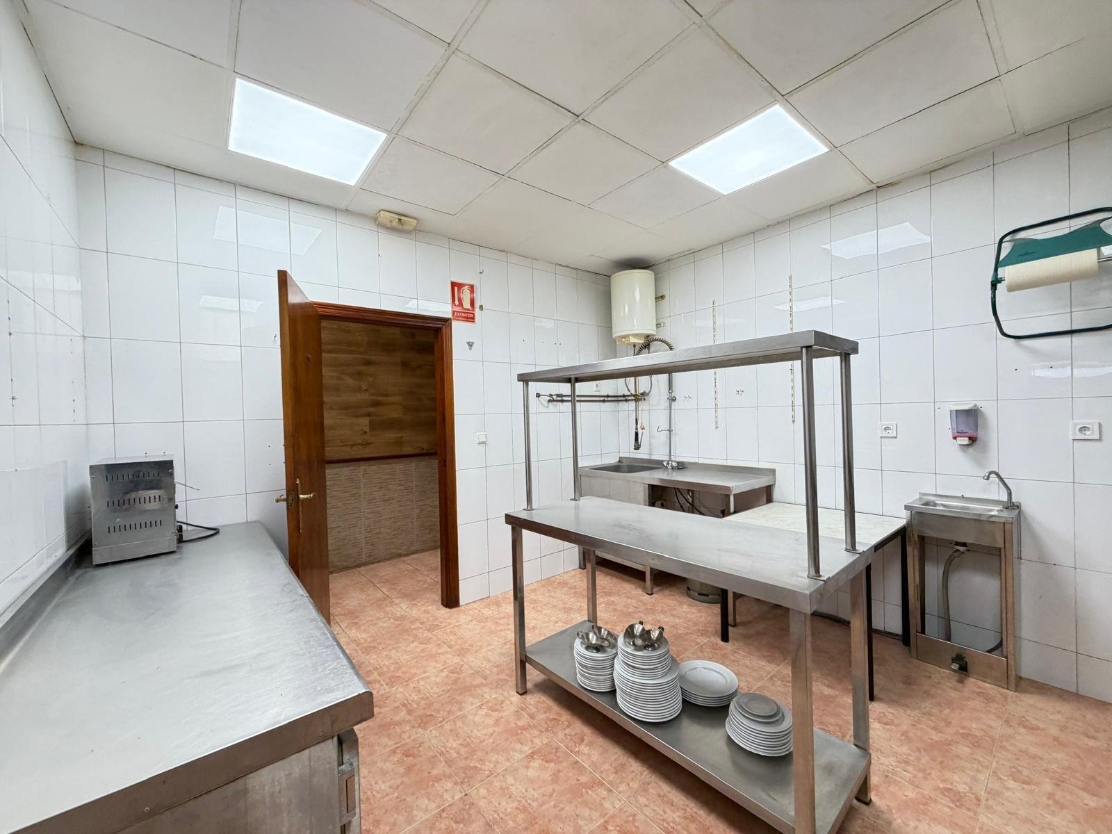 2 Bath Commercial in Torrevieja - Caza De Casa