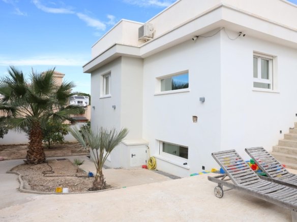 5 Bedroom 3 Bathroom Villa in Ciudad Quesada - Caza De Casa