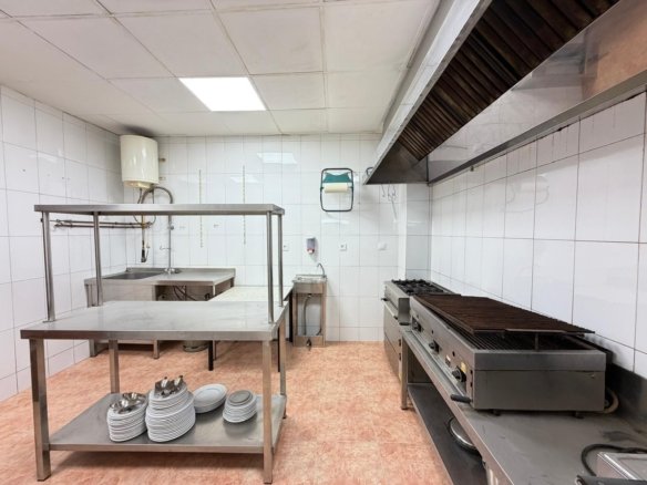 2 Bath Commercial in Torrevieja - Caza De Casa