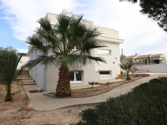 5 Bedroom 3 Bathroom Villa in Ciudad Quesada - Caza De Casa
