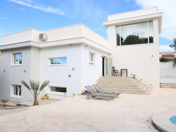5 Bedroom 3 Bathroom Villa in Ciudad Quesada - Caza De Casa
