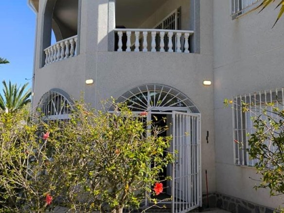5 Bedroom 2 Bathroom Villa in Torrevieja - Caza De Casa