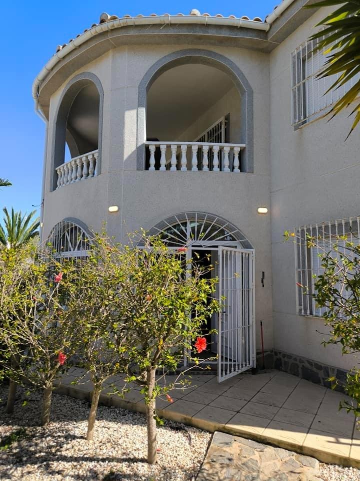 3-2 5 Bedroom 2 Bathroom Villa in Torrevieja - Caza De Casa